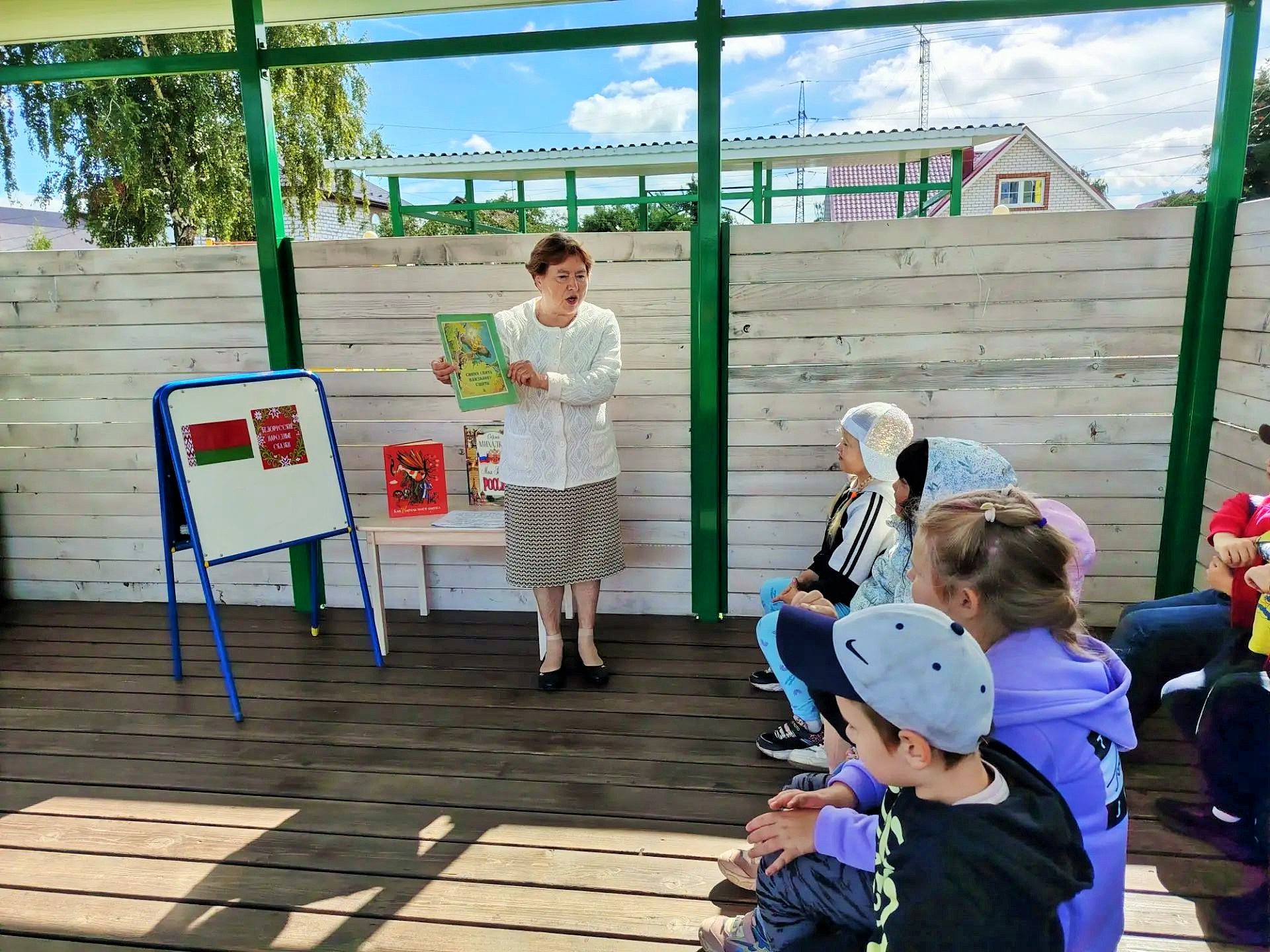 Международная акция «Книжка на ладошке»